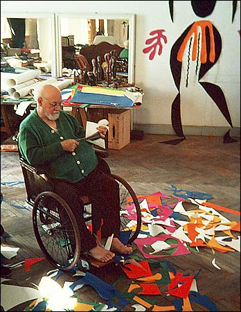Henri-Matisse-working-in-studio-1952